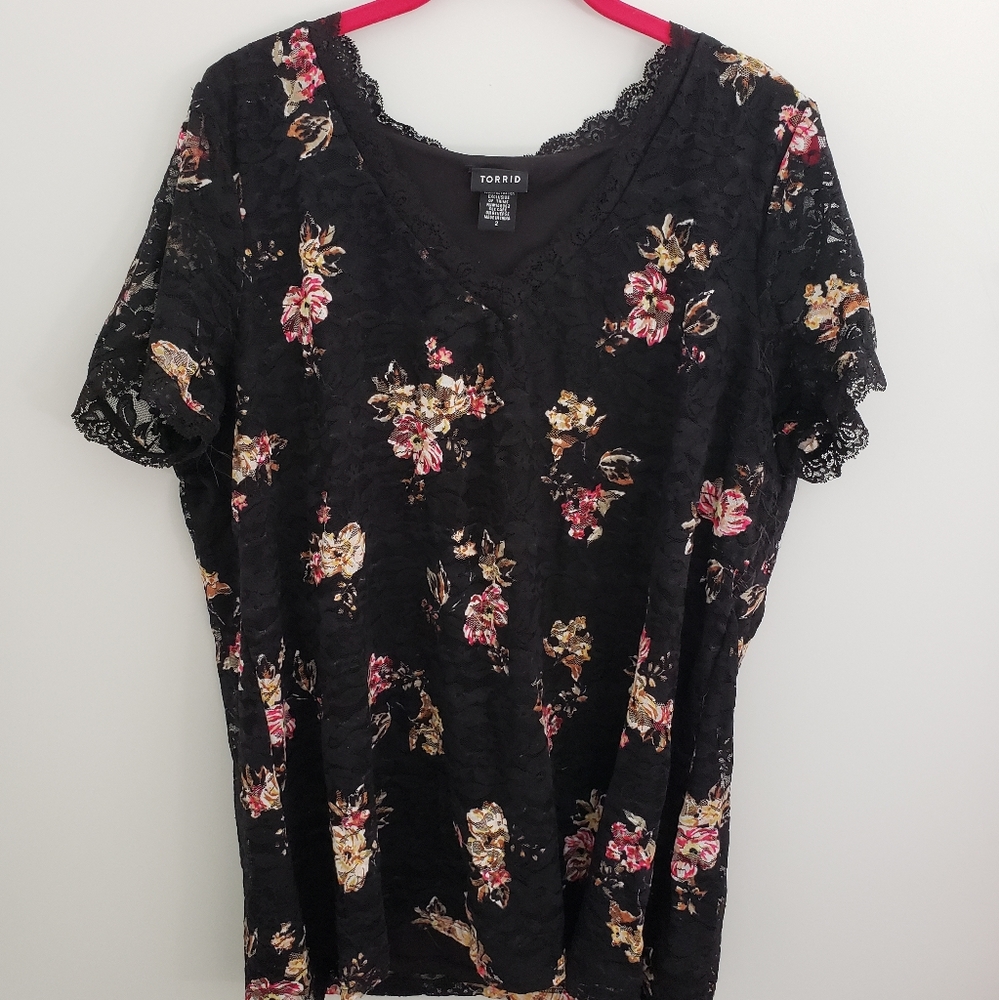 Torrid size 2 Floral Lace Vneck